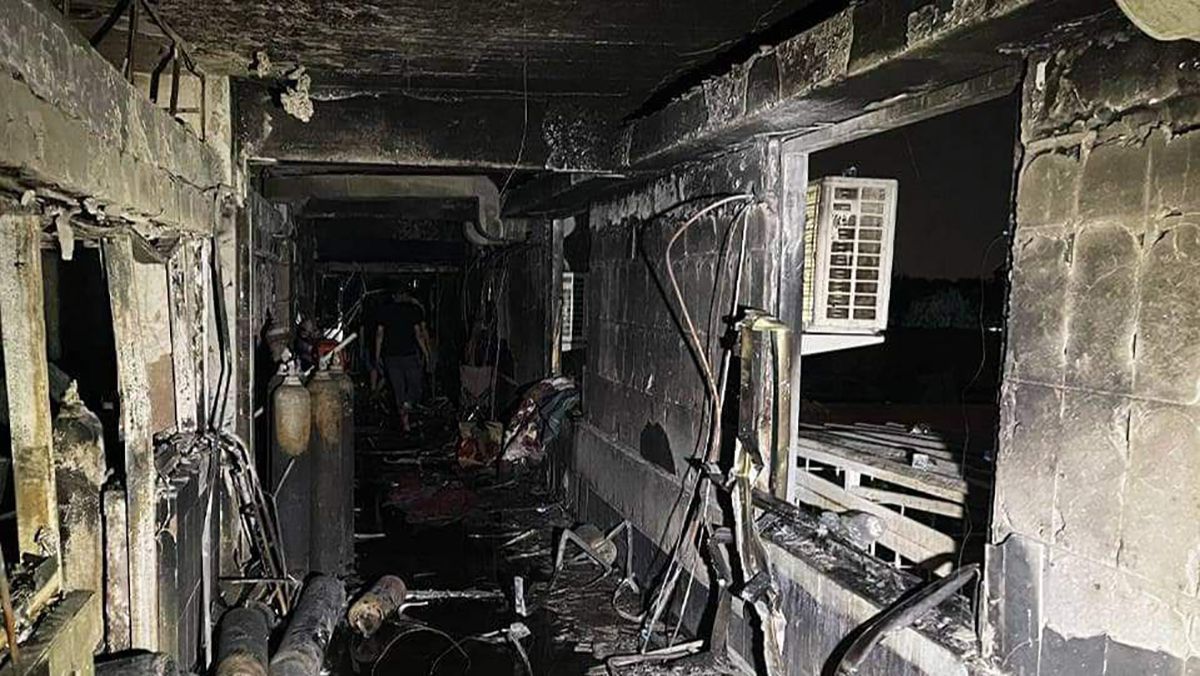 Смертельный взрыв в больнице Багдада: вероятная причинаПо меньшей мере 23 человека погибли в результате взрыва и пожара в больнице иракского Багдада 25 апреля 2021. Какие могут быть причины - читайте на Канал 24. Смертельный взрыв в больнице Багдада: вероятная причинаПо меньшей мере 23 человека погибли в результате взрыва и пожара в больнице иракского Багдада 25 апреля 2021. Какие могут быть причины - читайте на Канал 24.