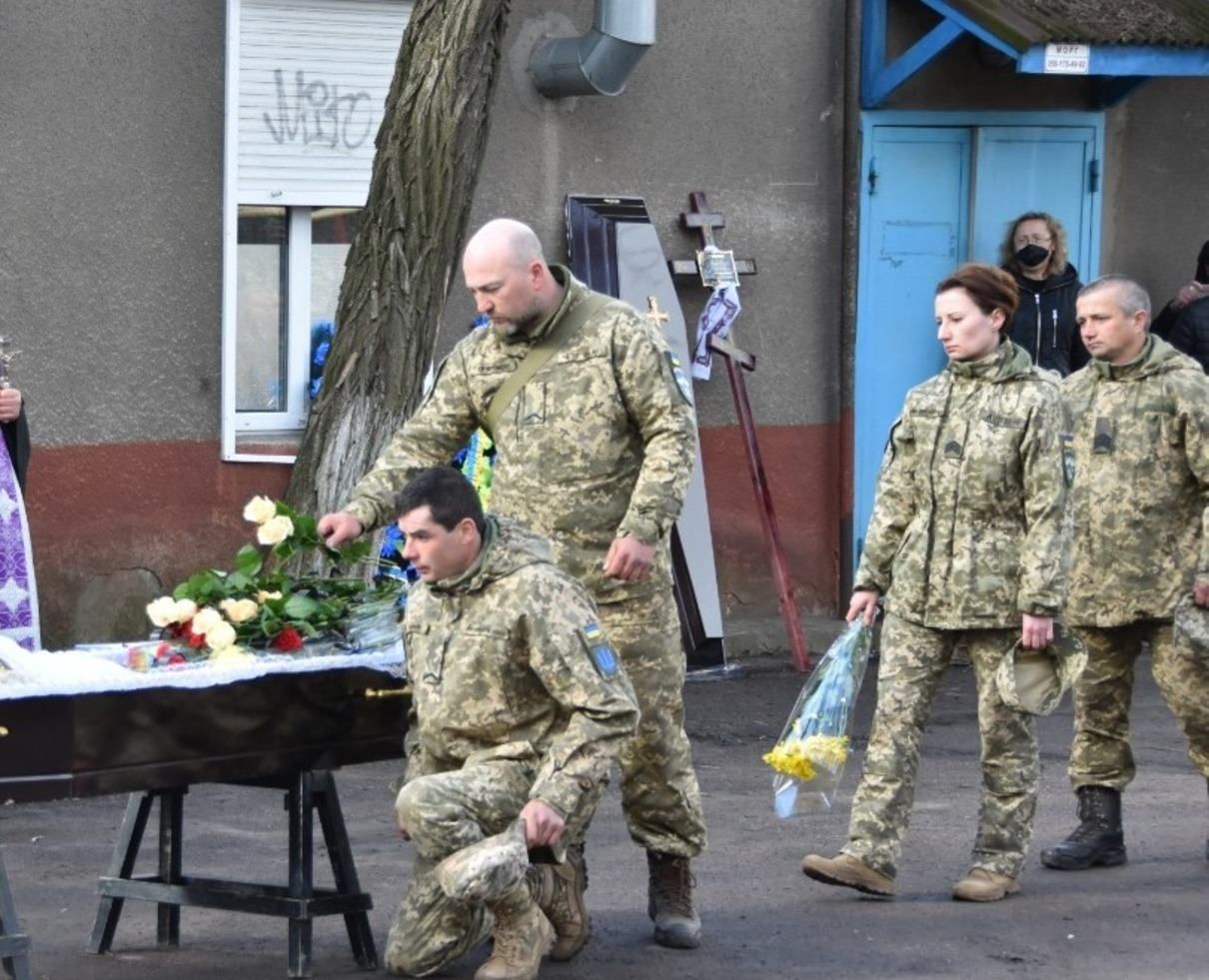 На Волыни попрощались с погибшим в Донбассе Александром Луцыком