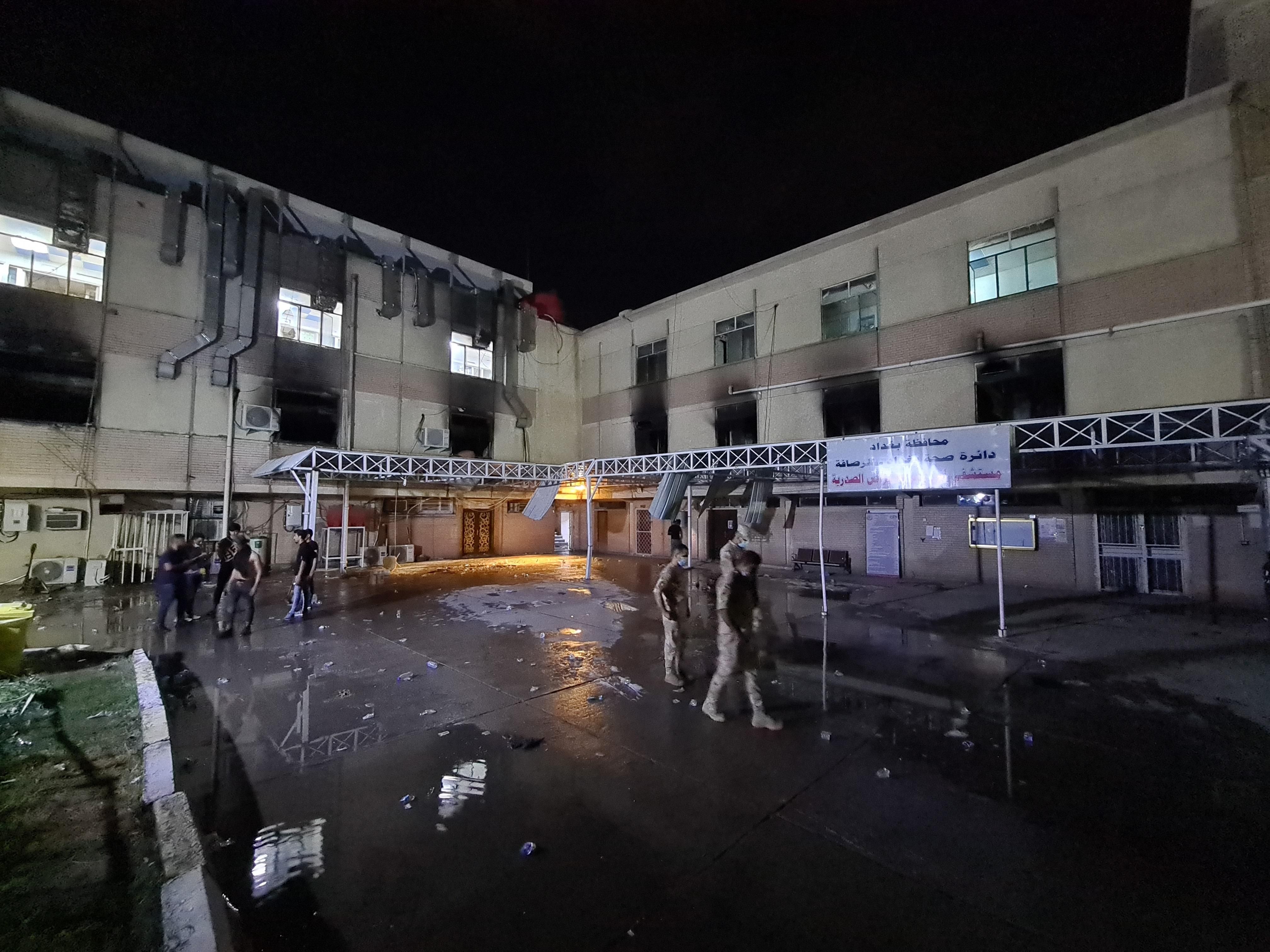 Трагедія у лікарні Багдада: главу МОЗ відсторонили з посади