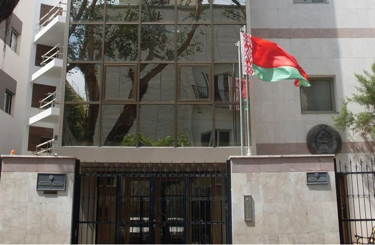 Беларусь не планирует закрывать посольства в Европе Беларусь не планирует закрывать посольства в Европе