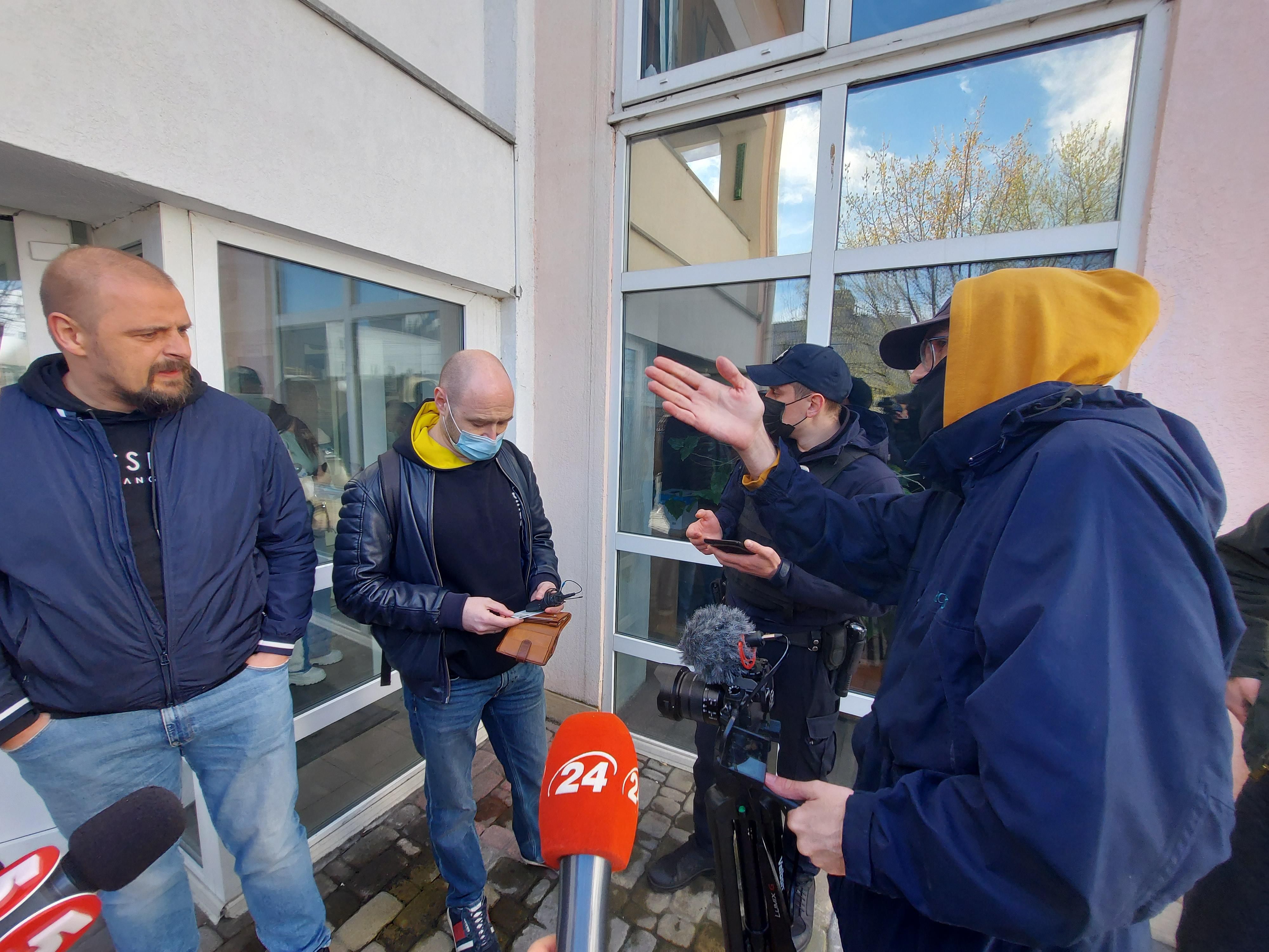 Кива защищает кандидатскую диссертацию: не пускают журналистов – фото Кива защищает кандидатскую диссертацию: не пускают журналистов – фото