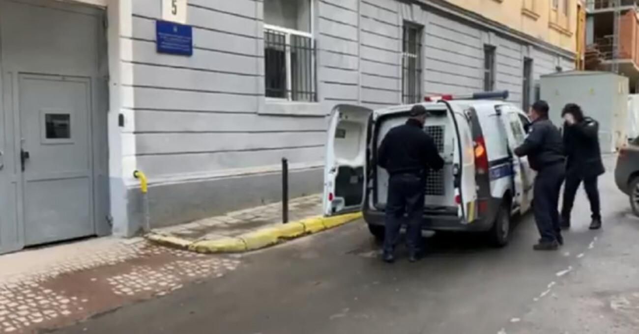 Викрали понад 800 тисяч гривень з автівки: правоохоронці затримали 2 львів'ян – відео