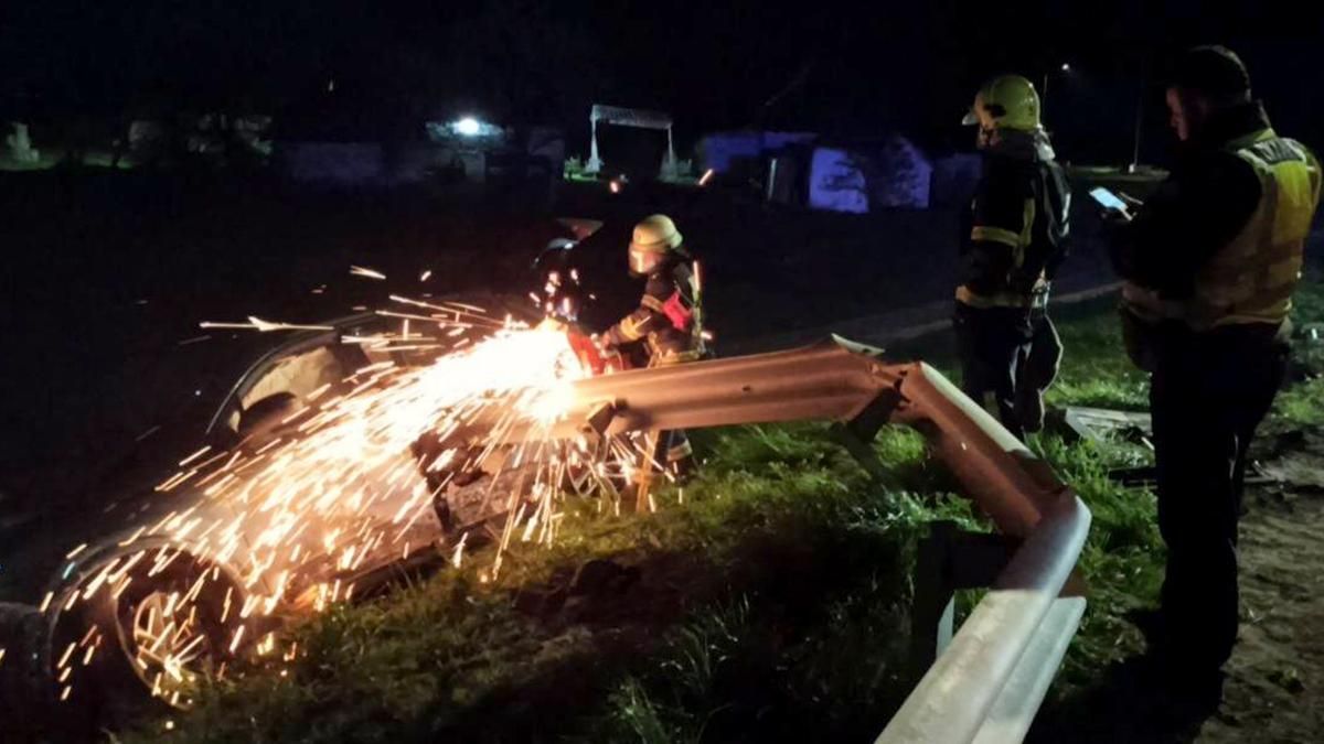 Відбійник пробив двері: ДТП з Audi біля Дніпра 25.04.2021 – фото Відбійник пробив двері: ДТП з Audi біля Дніпра 25.04.2021 – фото