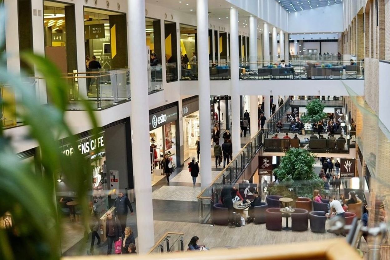 Львовские кафе, ТРЦ и непродовольственные магазины возобновили работу Львовские кафе, ТРЦ и непродовольственные магазины возобновили работу