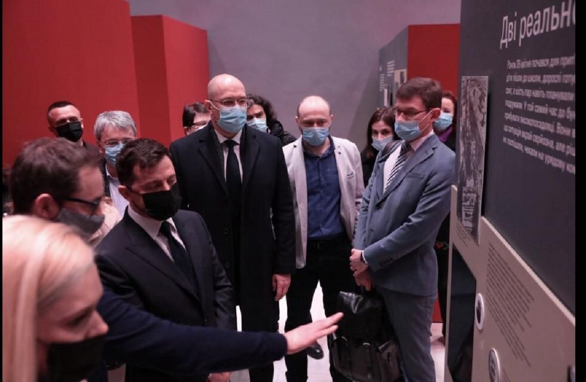 Зеленский и Шмыгаль открыли выставку Чернобыль.Путешествие