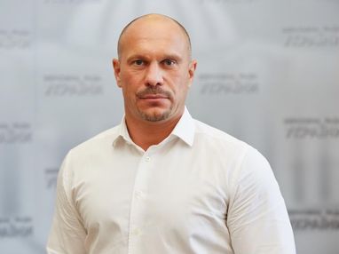 Кива – кандидат наук, ему присвоили научную степень после защиты диссертации