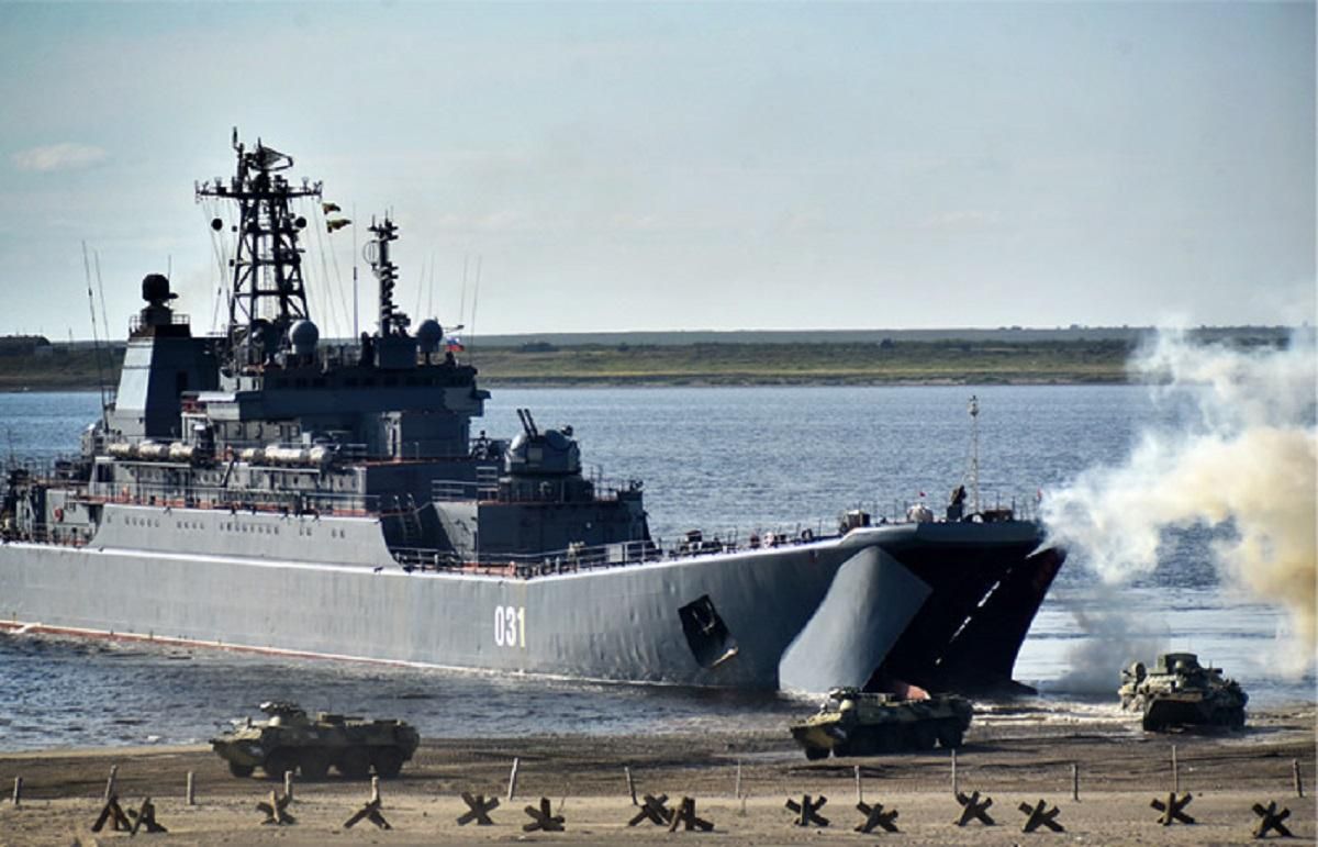 Росія залишила два десантних кораблі у Чорному морі