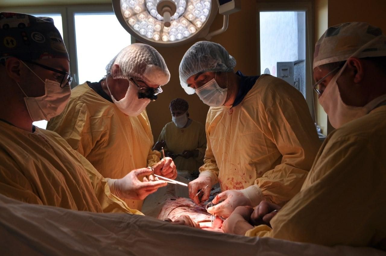 Донором стал отец: во Львове впервые провели трансплантацию ребенку 