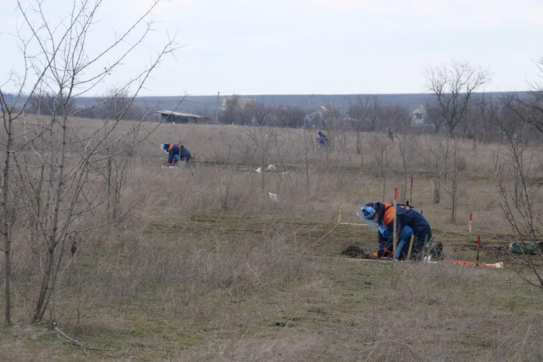 Бойовики обстріляли українських саперів на Донбасі 26 квітня 2021 Бойовики обстріляли українських саперів на Донбасі 26 квітня 2021