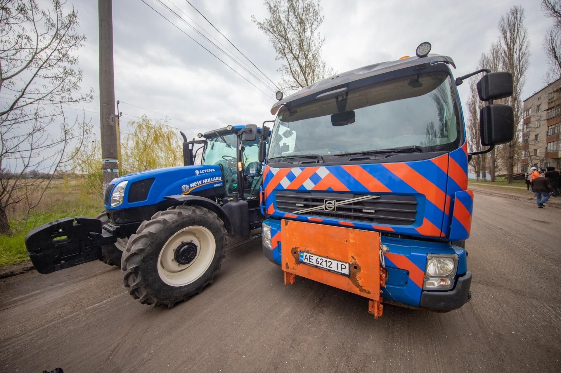 У Дніпрі показали інноваційну машину для видалення аварійних дерев У Дніпрі показали інноваційну машину для видалення аварійних дерев