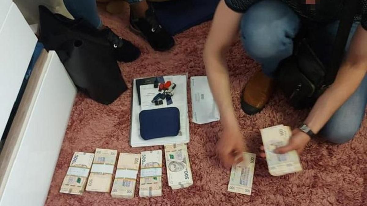 В Киеве задержали мошенника, который фиктивно женил иностранцев В Киеве задержали мошенника, который фиктивно женил иностранцев