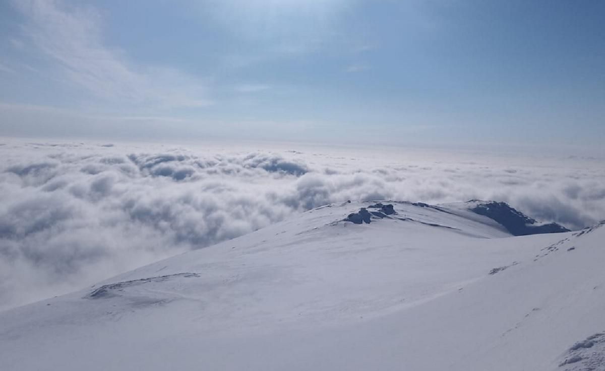 Сніг у Карпатах 27 квітня 2021:  на високогір'ї загроза лавин