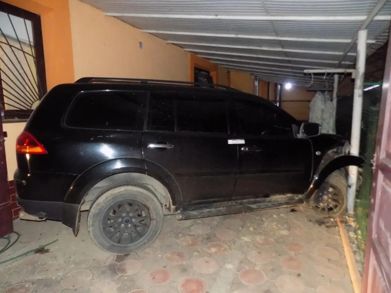 На Львівщині п'яний чоловік вкрав авто й потрапив на ньому у ДТП: фото