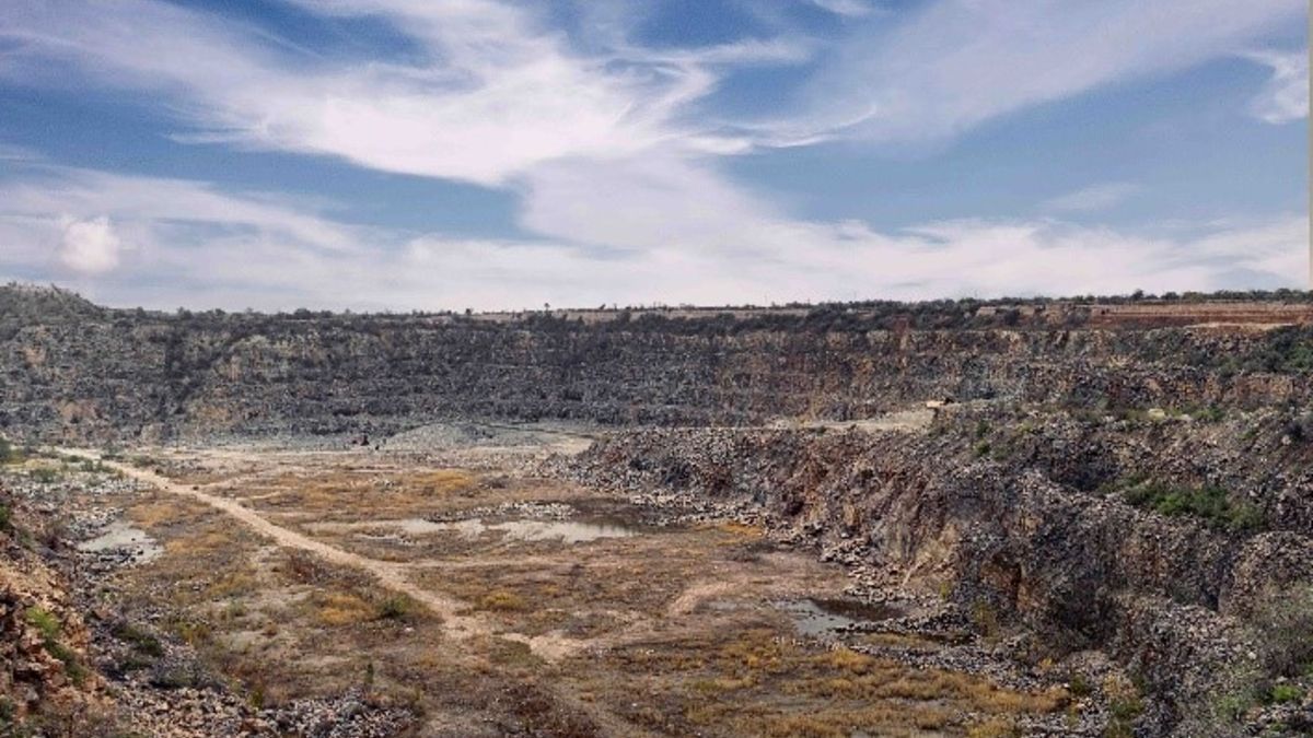 Чиновник в Запорожье добывал гранит на миллион гривен Чиновник в Запорожье добывал гранит на миллион гривен