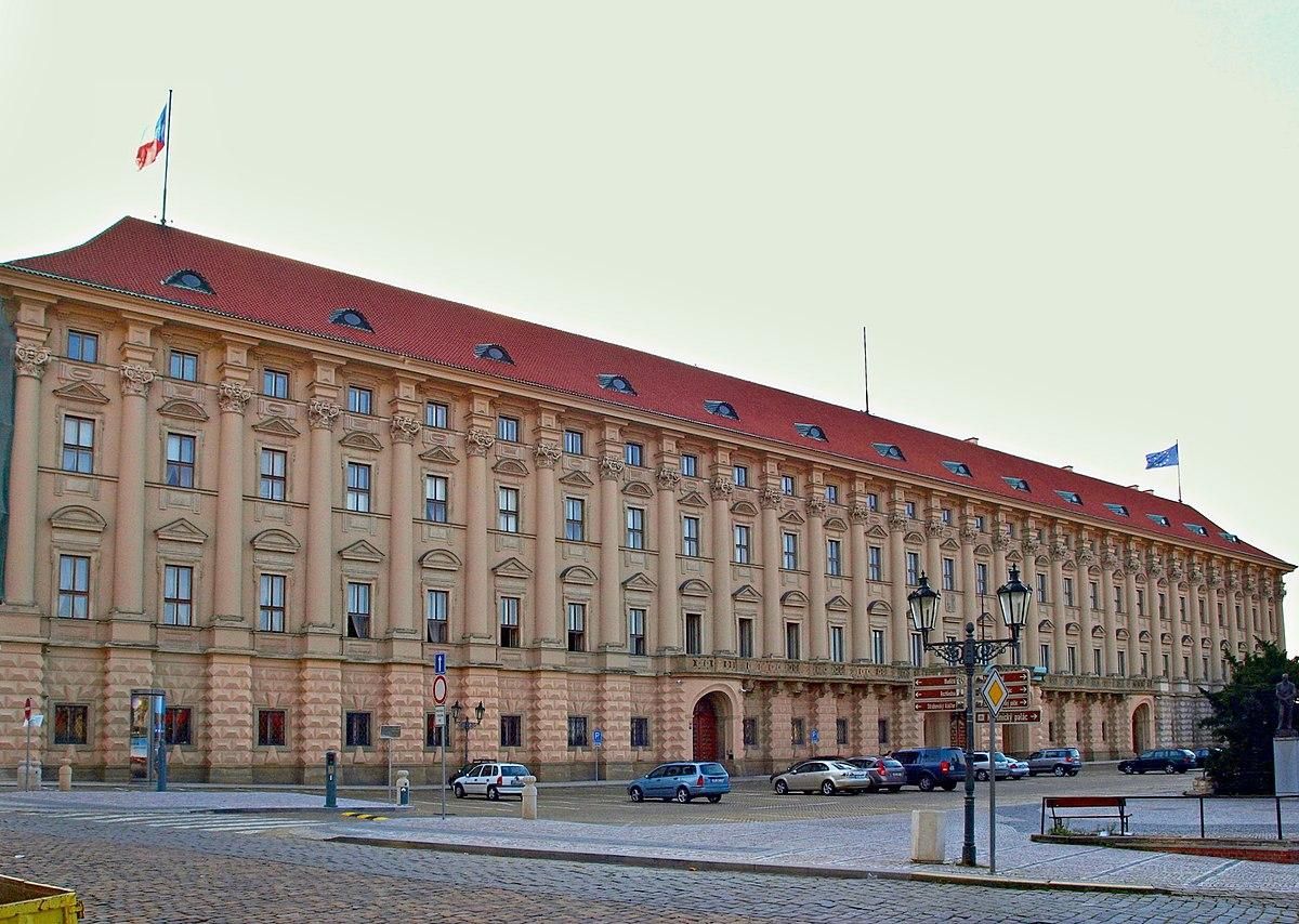 У Чехії ймовірно замінували будівлю МВС: людей евакуювали