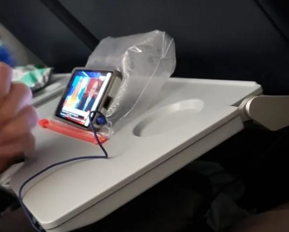 Підставка для телефона із замком зік-пакета Підставка для телефона із замком зік-пакета