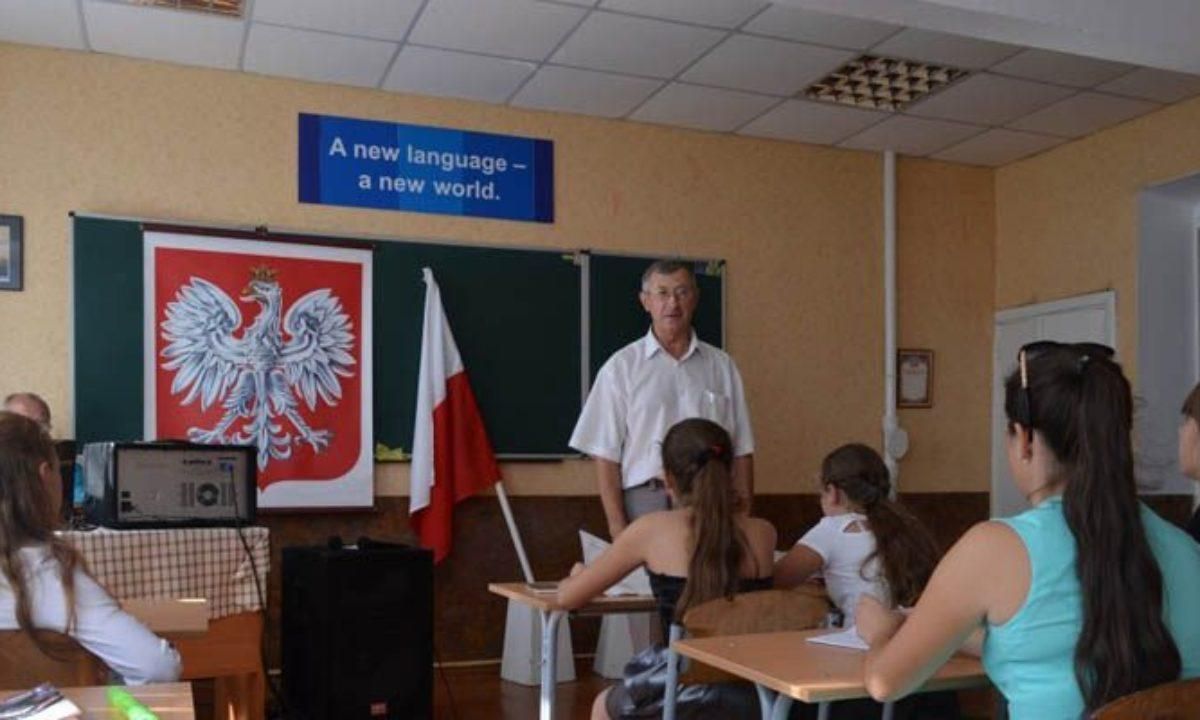 Польща просить Україну створити чи профінансувати школи для українців