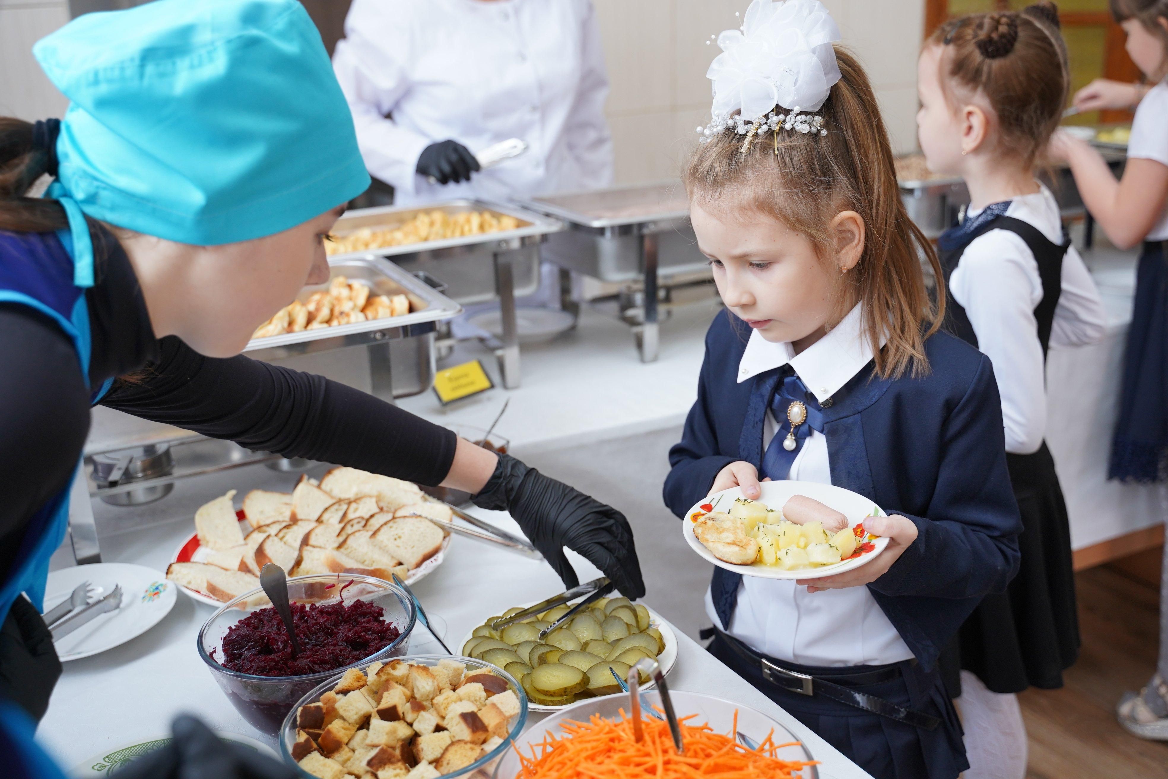 Нормы питания в Украине нарушены в четверти школьных меню
