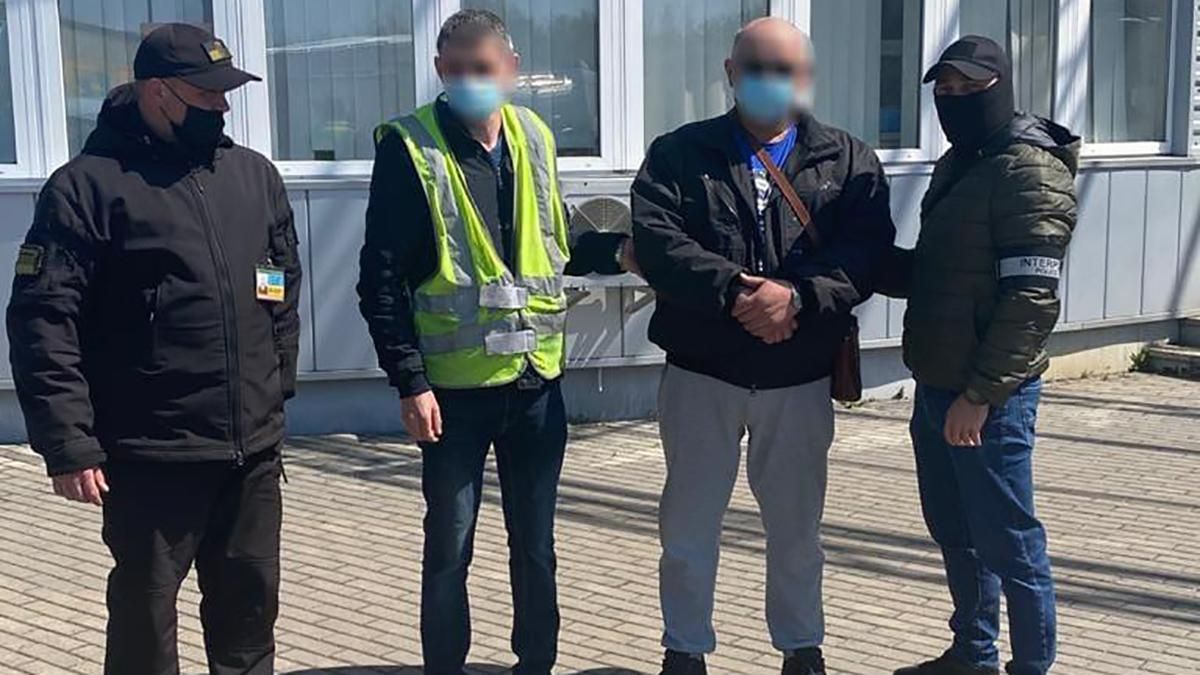На Закарпатті затримали іноземця, якого розшукував Інтерпол На Закарпатті затримали іноземця, якого розшукував Інтерпол