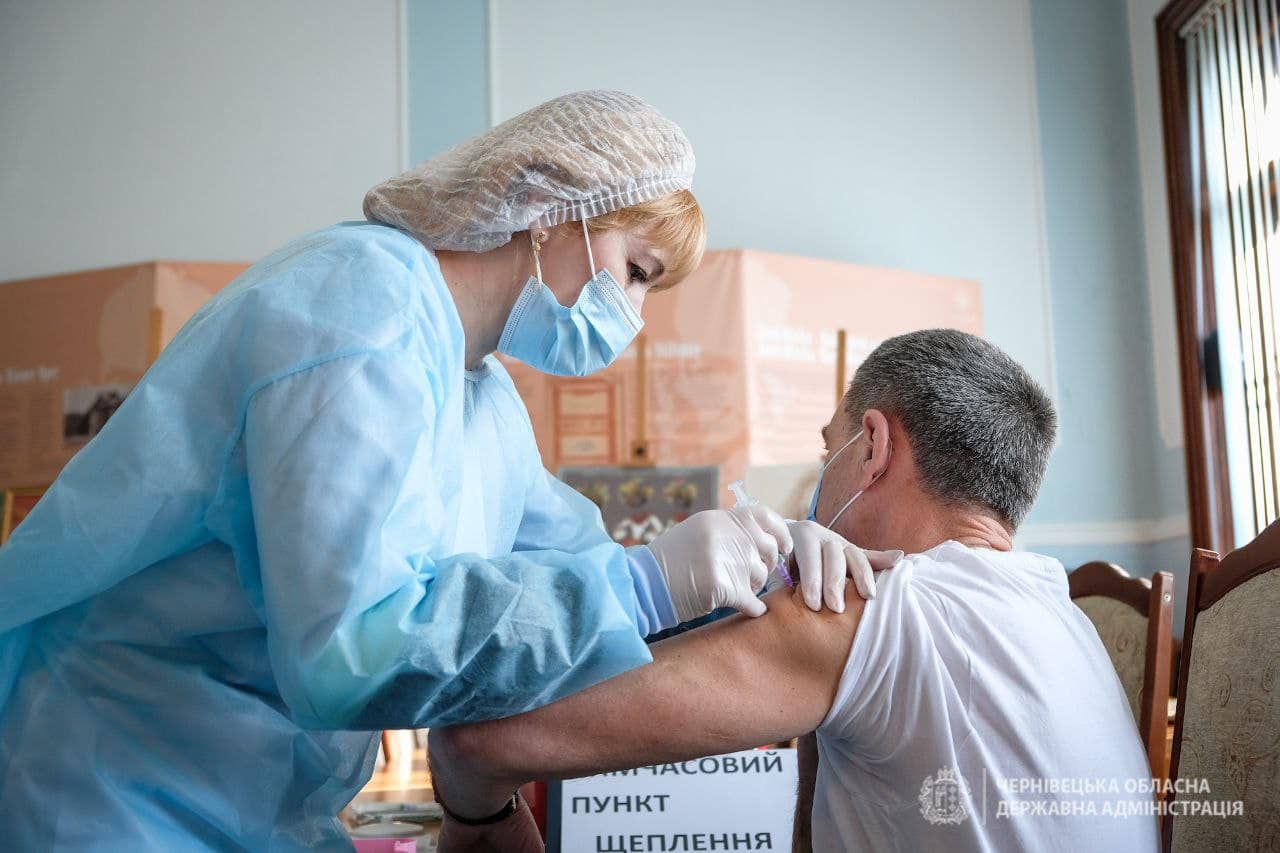 Україна планує отримати в травні майже 1 мільйон доз Pfizer