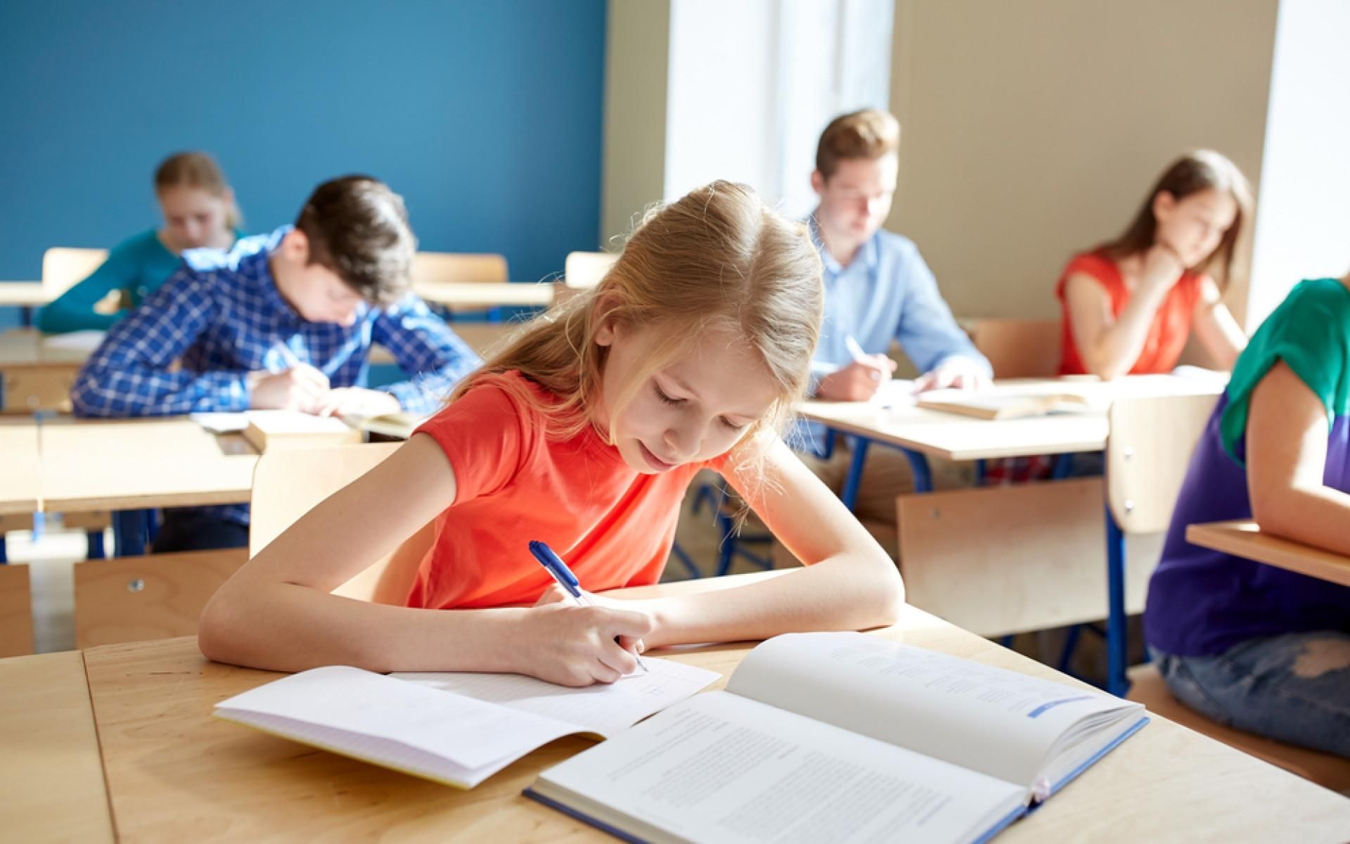 У Києві учні повертаються за парти: школи відкриють з 5 травня 2021 У Києві учні повертаються за парти: школи відкриють з 5 травня 2021