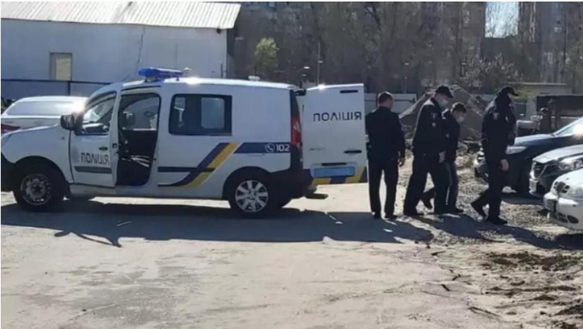 У Києві підлітку повідомили про підозру у вбивстві своєї сім'ї У Києві підлітку повідомили про підозру у вбивстві своєї сім'ї