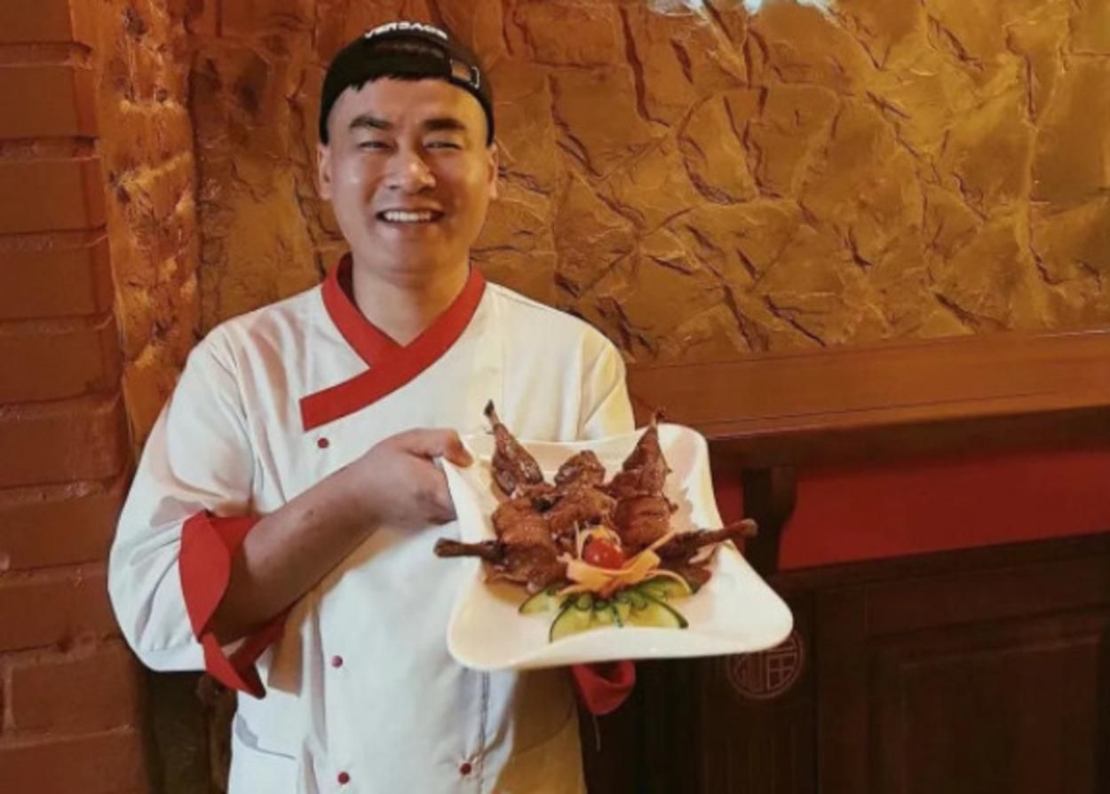 Во Львове повара китайского ресторана обвинили в жестоком обращении с сотрудницами Во Львове повара китайского ресторана обвинили в жестоком обращении с сотрудницами