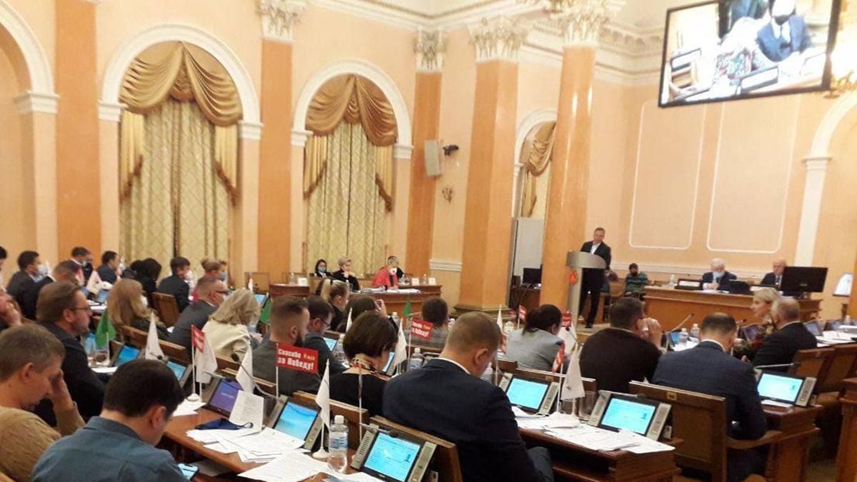 В міськраду Одеси викликали поліцію: депутати і мер без масок – відео