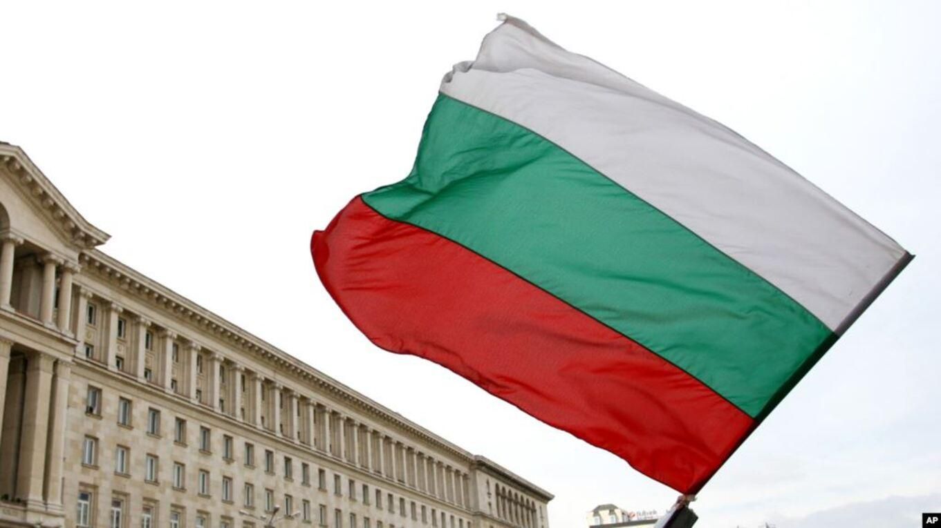 Болгария проверяет причастность 6 россиян к взрывам на складах