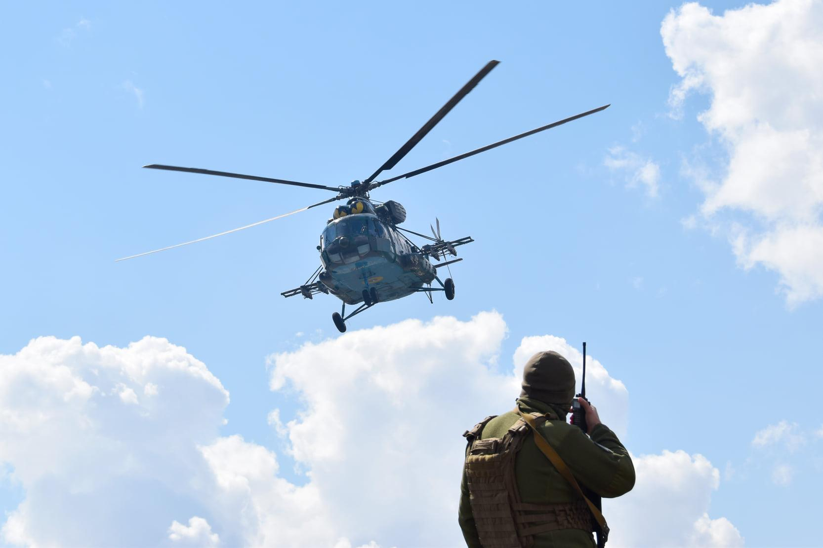 У зоні ООС провели тренування українські авіаційні навідники – фото У зоні ООС провели тренування українські авіаційні навідники – фото
