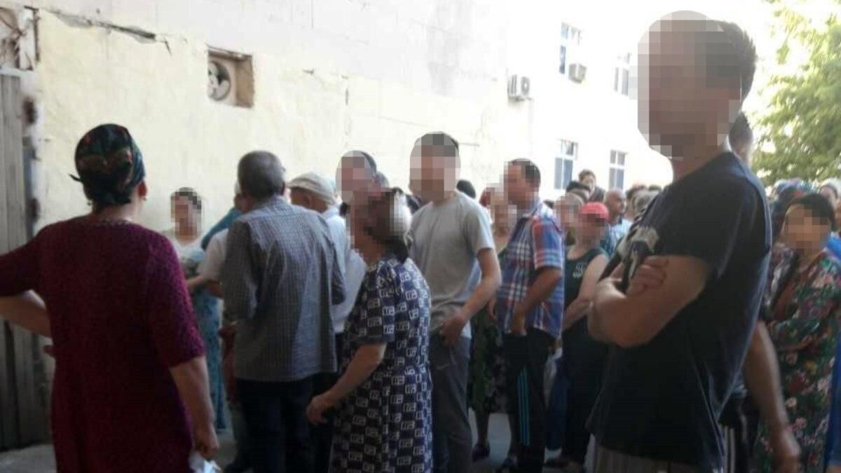 У Туркменістані заборонили черги за продуктами, людей затримують У Туркменістані заборонили черги за продуктами, людей затримують