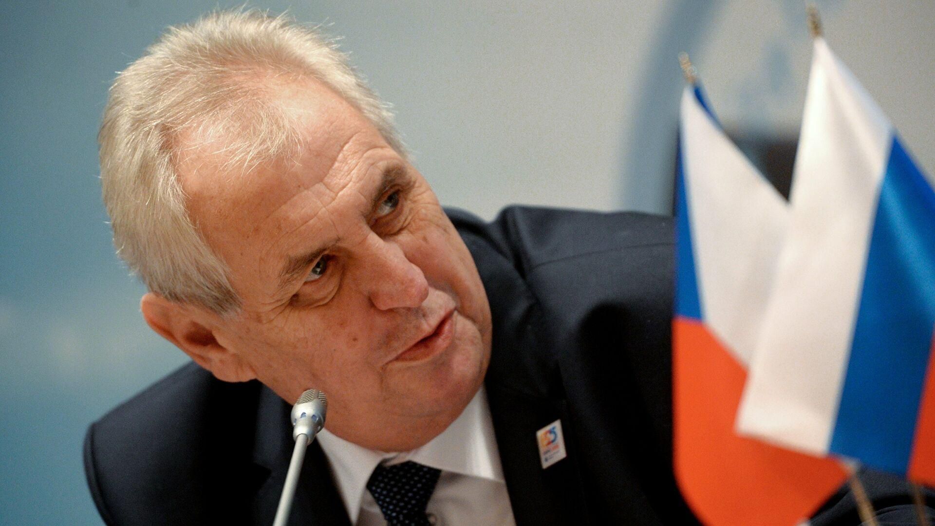 Сенат Чехії схвалив заяву про скаргу на президента Сенат Чехії схвалив заяву про скаргу на президента