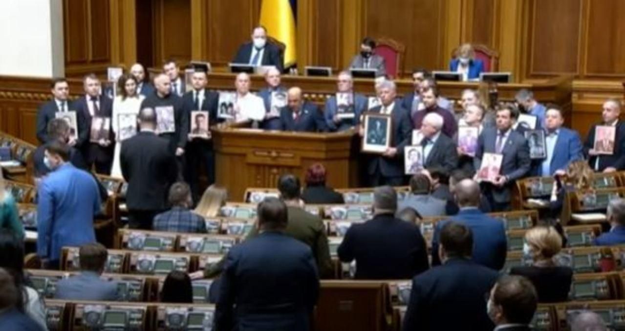 ОПЗЖ влаштувала Безсмертний полк у стінах Ради ОПЗЖ влаштувала Безсмертний полк у стінах Ради