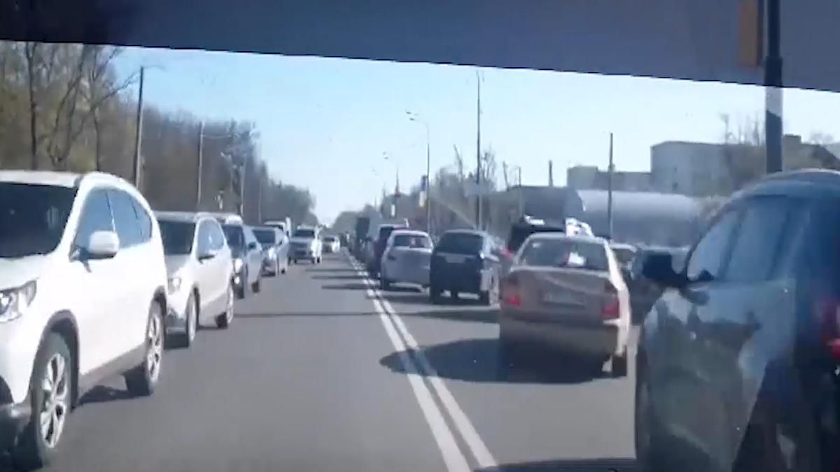 У Харкові патрульні супроводжували автомобіль до пологового – відео 