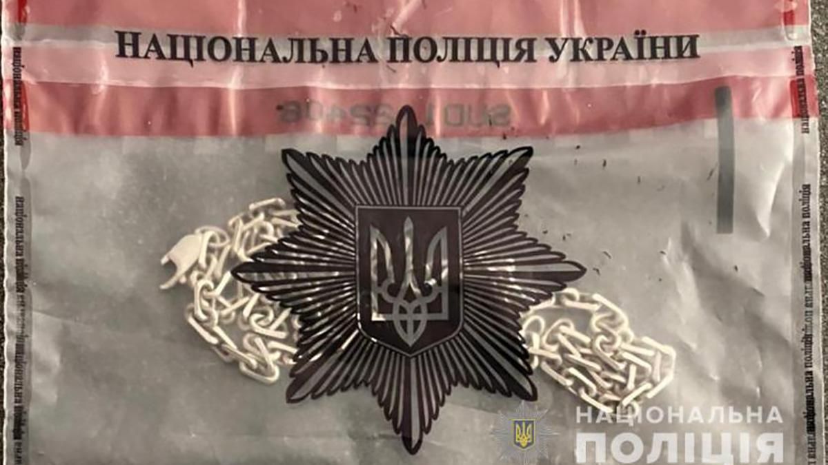 Подростки в Одессе ограбили прохожего: украли цепочку и браслет