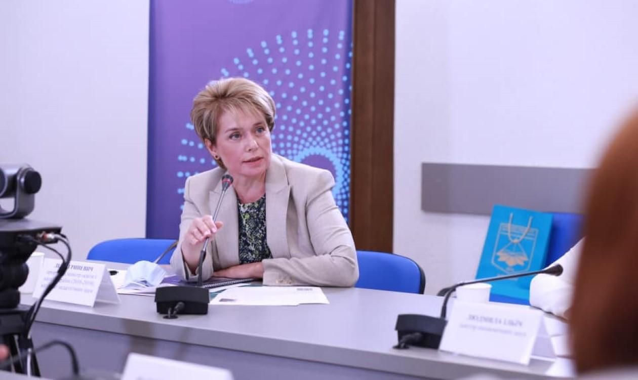 Учителя должны иметь доступ к вакцинации уже сегодня, – Гриневич Учителя должны иметь доступ к вакцинации уже сегодня, – Гриневич