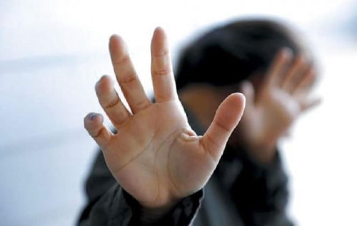 Полиция Павлограда расследует избиение 2-класинка другими школьницами Полиция Павлограда расследует избиение 2-класинка другими школьницами