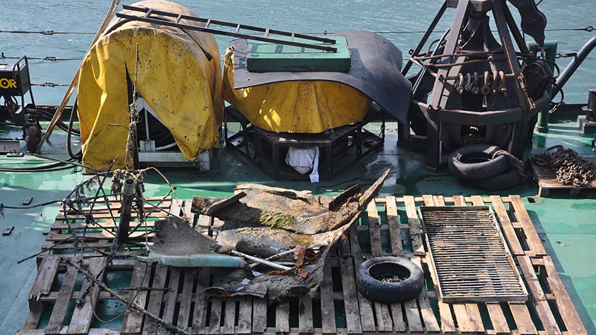 Біля пляжу Дельфін в Одесі повторно зачистили дно від уламків Delfi Біля пляжу Дельфін в Одесі повторно зачистили дно від уламків Delfi