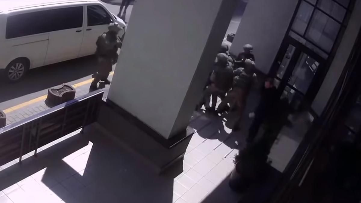 У центрі Києва затримали банду іноземців У центрі Києва затримали банду іноземців