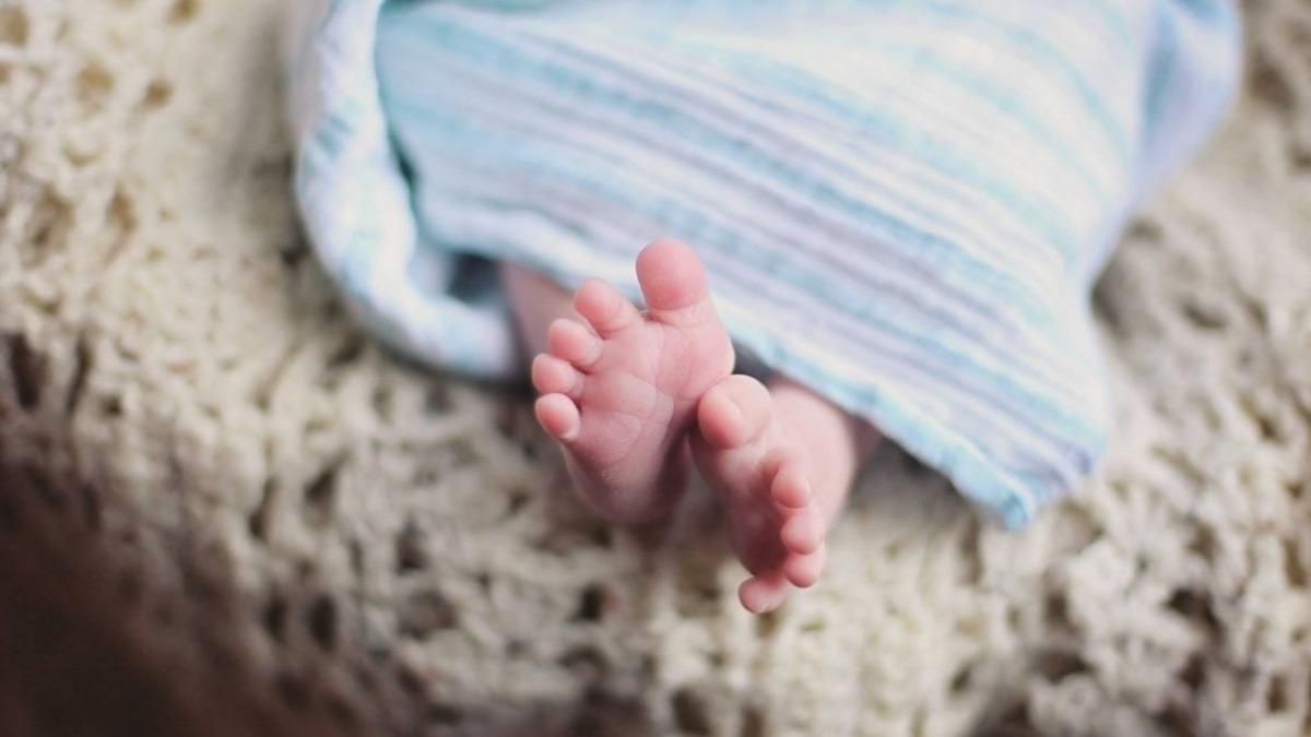 На Тернопольщине младенец выбросили на свалку: ищут мать