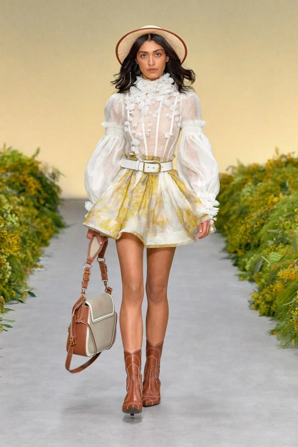 Стильні блузи цієї весни Стильні блузи цієї весни