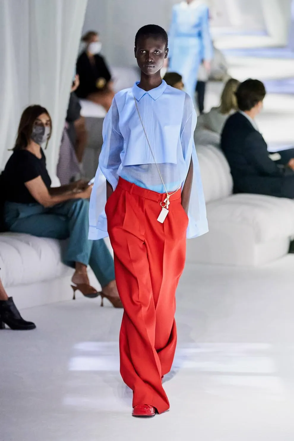 Стильні блузи цієї весни Стильні блузи цієї весни