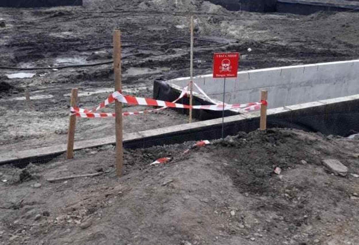 Во Львове 29.04.2021 возле супермаркета Арсен нашли гранату: фото Во Львове 29.04.2021 возле супермаркета Арсен нашли гранату: фото