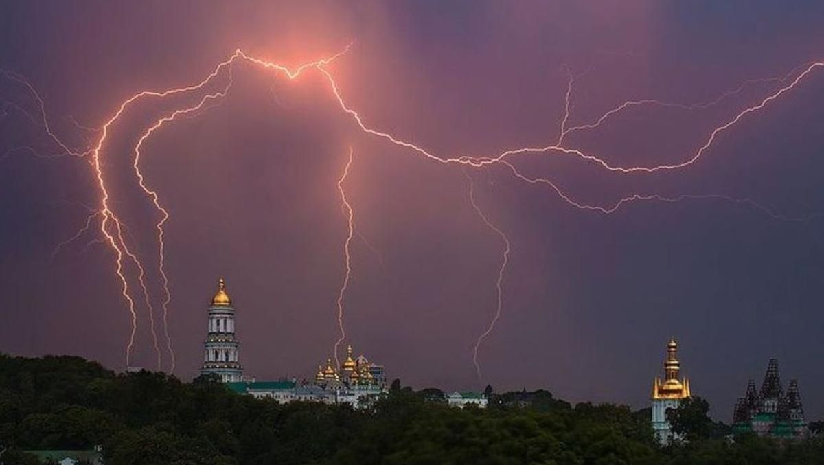 Киевлян предупреждают о грозы и град 30 апреля и 1 мая Киевлян предупреждают о грозы и град 30 апреля и 1 мая