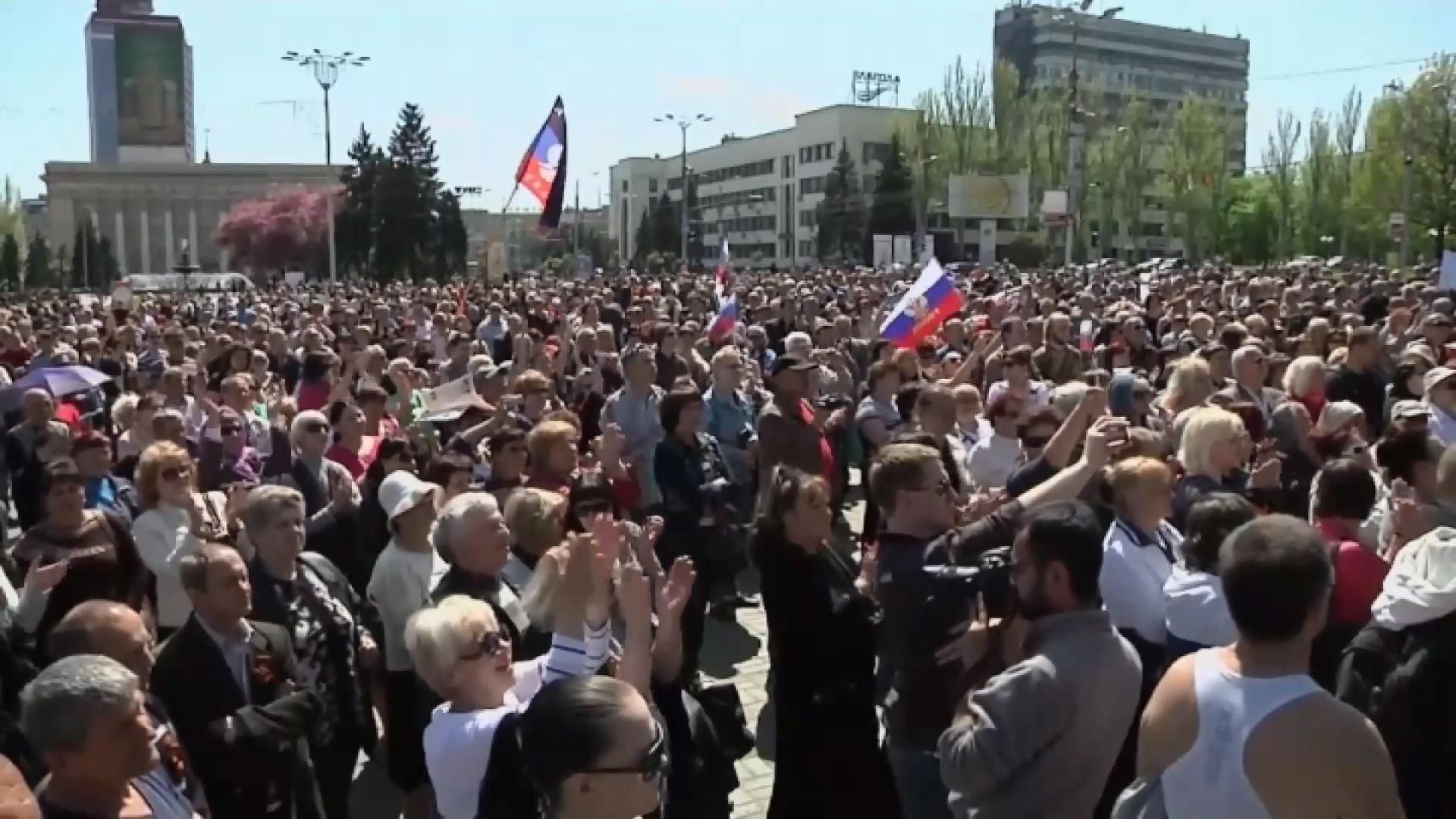 Российские паспорта на Донбассе: Кремль выдает паспорта украинцам Российские паспорта на Донбассе: Кремль выдает паспорта украинцам