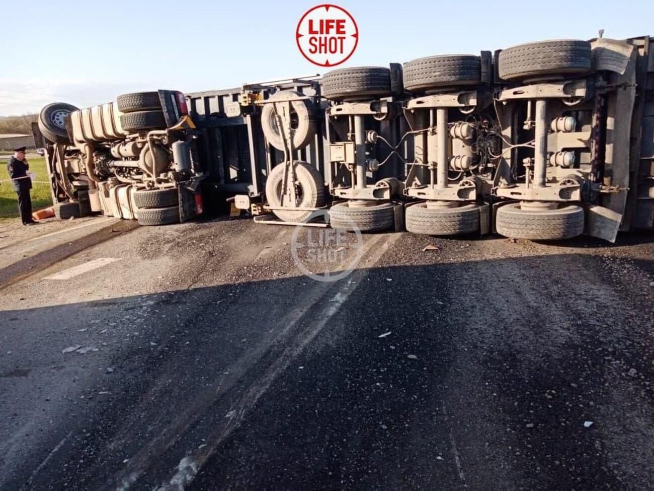 В России столкнулись микроавтобус с детьми и КамАЗ: есть жертвы — видео В России столкнулись микроавтобус с детьми и КамАЗ: есть жертвы — видео