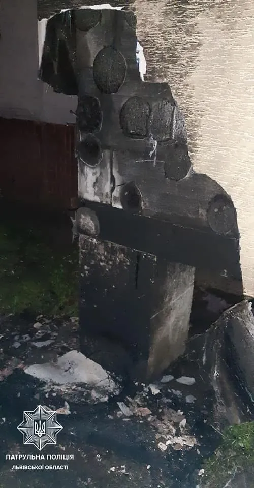 Полум'яний сюрприз: у Львові чоловіки спалили львів'янці балкон – фото