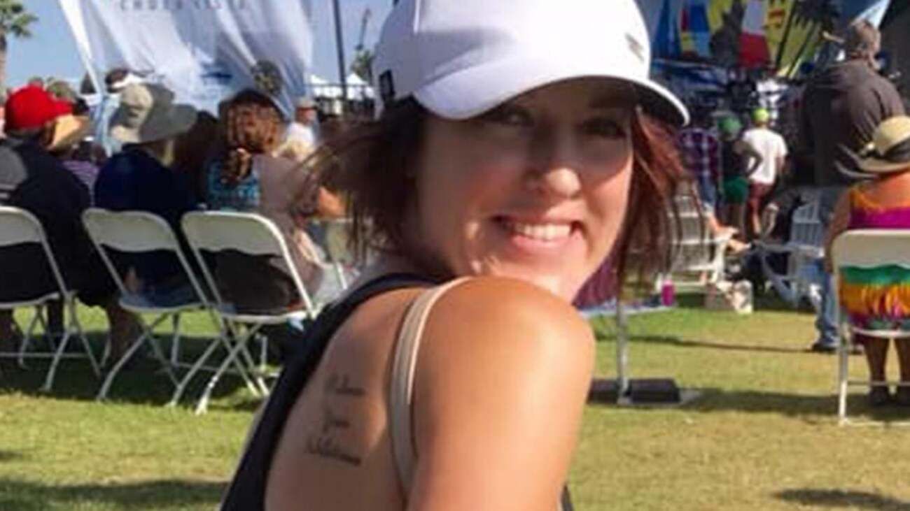 В США самоубийца спрыгнул с балкона и упал на прохожую: оба умерли В США самоубийца спрыгнул с балкона и упал на прохожую: оба умерли