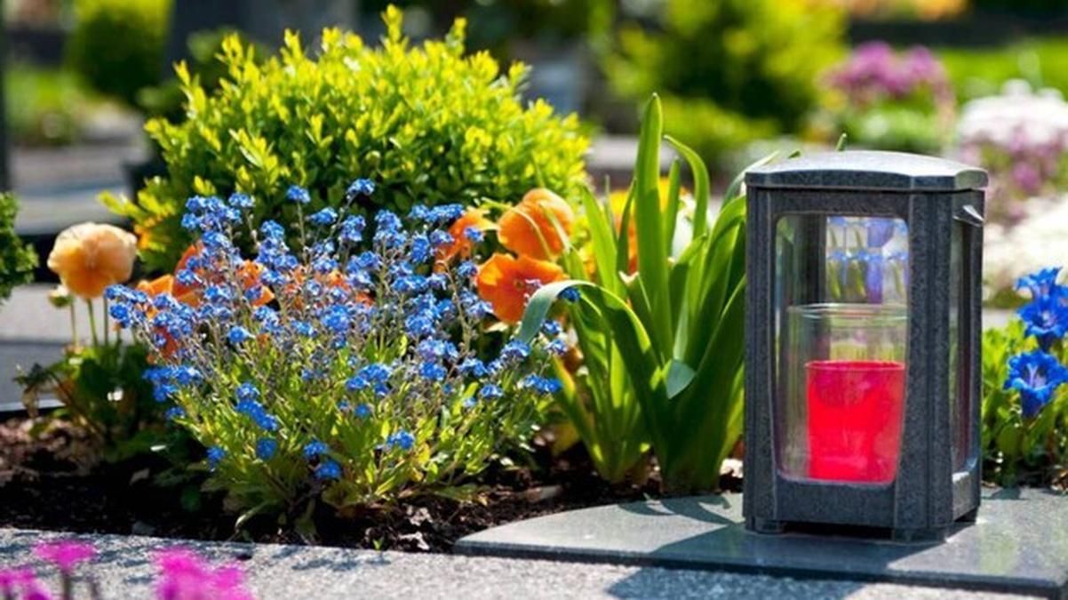 На поминальные дни в Киеве запустят дополнительные автобусы На поминальные дни в Киеве запустят дополнительные автобусы