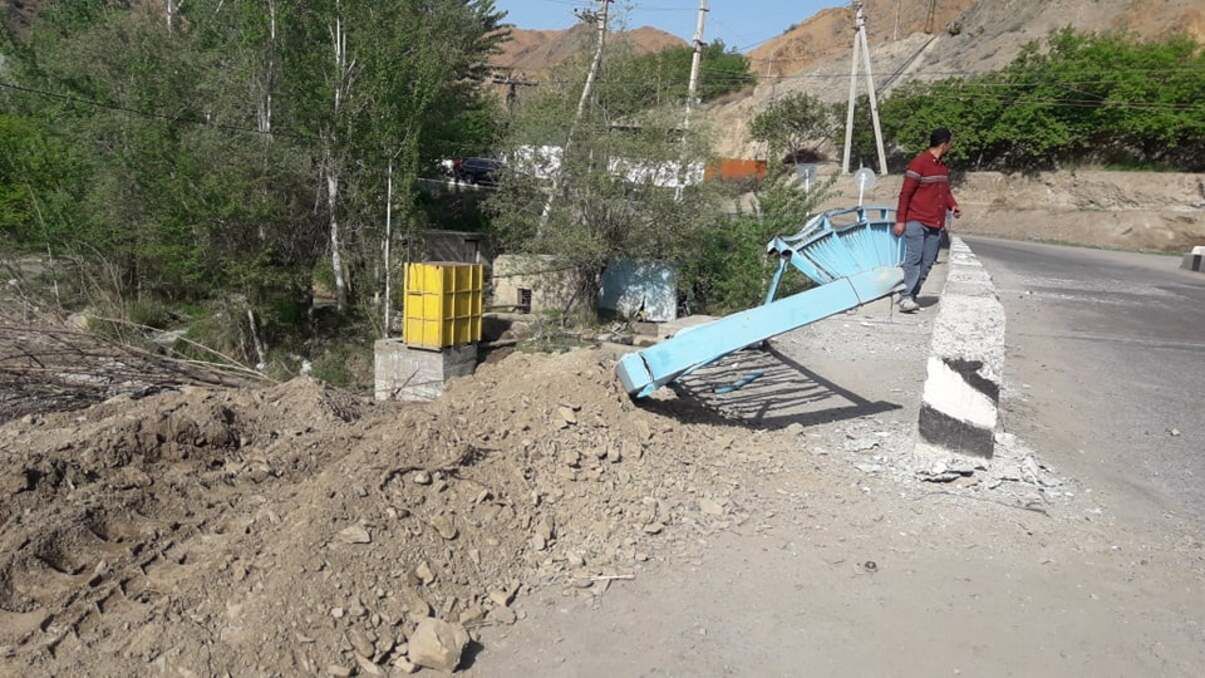 Таджицькі військові обстріляли житлові будинки Киргизстану 01.05.2021 Таджицькі військові обстріляли житлові будинки Киргизстану 01.05.2021